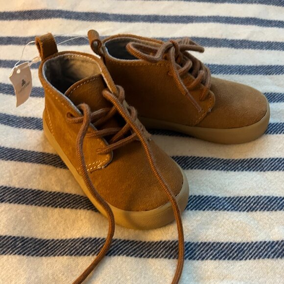 BABY GAP Boy's Toddler Size 5 Tan Suede Chukka Boots - Picture 8 of 13